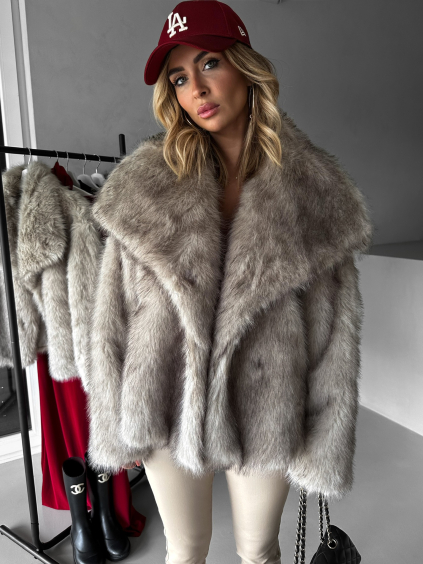 Šedý krátký faux fur kožesinový kabátek KIRIAK (Veľkosť L/XL)